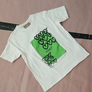 Chuu White Short Sleeve Tee with Green Heart Print